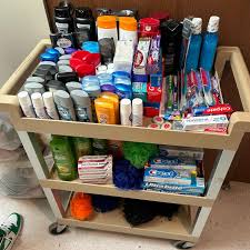 MLK DAY!!! 💚 Today my conference, the Missouri Conference, partnered with  Room at the Inn to provide toiletries and lunch for the men, woman, and  children currently living there. #YPDCARES2024 #5thypd  #missouriconferenceypd #