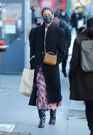 Katie holmes shows off her chic street style in new york. Katie Holmes Rocks A Long Tie Dye Skirt As She Braves The Cold To Shop In New York City Duk News