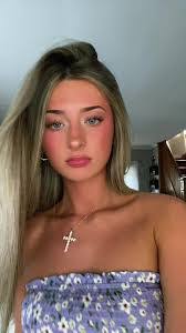 Jess Burns's Instagram, Twitter & Facebook