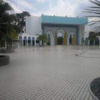 The centre is where the teaching of islam can be regulated and the religion propagated within. Pusat Islam Iskandar 3 Tipps