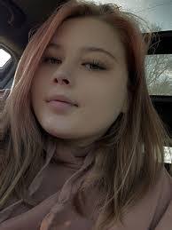 Desiree Giroux's Instagram, Twitter & Facebook