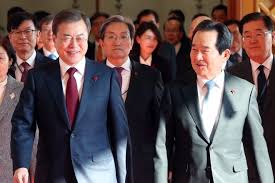 정세균 국회의장, 문재인 대통령에게 '118개 입법 및 정책과제' 전달. ë¬¸ ëŒ€í†µë ¹ ì˜¤ëŠ˜ ì´ë‚™ì—° ì •ì„¸ê·  ì „ í˜„ì§ ì´ë¦¬ì™€ ë§Œì°¬ ì„œìš¸ì‹ ë¬¸