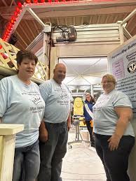 Owatonna girl receives butterhead sculpture at MN State Fair