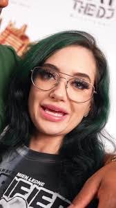 Lola Paige's Instagram, Twitter & Facebook