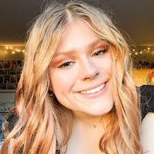 Ella Snow's Instagram, Twitter & Facebook