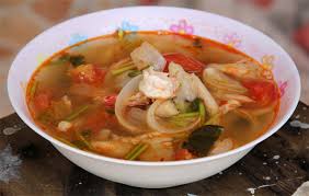 Both of the words goong and kung refer to shrimp or prawns. How To Make Delicious Thai Tom Yum Goong Video Recipe