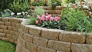 Gartensteine Ideen Wie Sie Dem Garten Einen Schonen Look Durch Steine Verleihen Dekoration Garten Hochbeet Gartengestaltung Garten Design