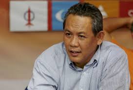 Amiruddin yang mengangkat sumpah jawatan sebagai menteri besar selangor yang baharu pagi tadi dijadual mengadakan sidang media di kediamannya di shah alam. Menteri Besar Selangor Yang Baru Umpama G