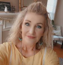 4th Grade. Mrs. Freeman's class, Ida Burns Elementary School 1976. If  anyone can help me fill in names here that would be great. I recognize some  of you, but not nearly all!