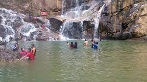 Sayangnya, air terjun ini tidak seterkenal tetangganya air terjun sipiso piso di kabupaten karo. 13 Tempat Mandi Paling Popular Di Johor Ammboi