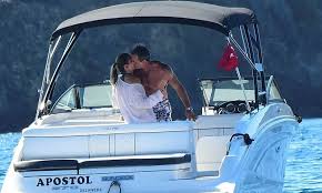 Video, müzik ve resim paylaşın, arkadaş edinin ve içeriklerinizi oluşturun! Murat Basoglu Ndan Bir Skandal Daha Unlu Futbolcunun Esiyle Fotograflari Ortaya Cikti