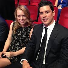 Sidney patrick crosby was born to tina and troy crosby on the 7th of august, 1987 at does he have a wife? Sidney Crosby And Kathy Leutner Still Girlfriend Or Wife