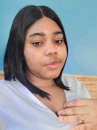 Carrie Staten's Instagram, Twitter & Facebook