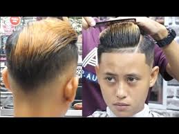 Kamu bisa mencukur rambut sendiri di rumah atau memakai jasa dan servis barbershop untuk potongan rambut yang lebih variatif. Perempuan Ini Minta Model Gaya Rambut Ala Mohawk Mohawk Fade Hair Style By Tomboy Youtube