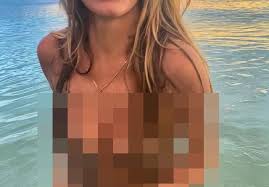 Czuje wstyd, kiedy musi nieco odkryć. Marcelina Zawadzka Jako Panterka Na Plazy Duzo Zdjec