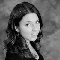 Sara Mana's Instagram, Twitter & Facebook