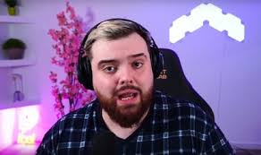 Damian Burns: “El 'streaming' en España se basa más en contar historias que  en jugar a videojuegos, eso es único en el mundo”