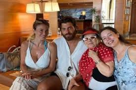 See more of diletta leotta on facebook. Diletta Leotta E Can Yaman Presentazioni Alla Nonna Style24 It