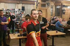 Dimitri van den bergh heeft de goeie vorm beet op de grand slam of darts, een van de belangrijkste toernooien van het jaar. Darts Stars Van Den Bergh Und Clemens In Schonberg