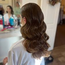 Soft waves effortlessly transition from casual to formal events, offering  versatility and timeless elegance for any occasion.💖⁠ ⁠ Whether you're  wearing a flowing gown or a sleek cocktail dress, soft waves pair
