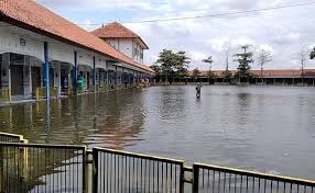 We did not find results for: Banjir Belum Surut Terminal Induk Jati Kudus Lumpuh Total