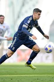Rodrigo bentancur (juventus) ha sido amonestado con tarjeta amarilla por juego peligroso. Luvp6cmkhi4qim