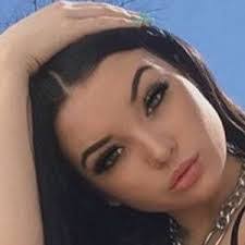 Miranda Mason's Instagram, Twitter & Facebook