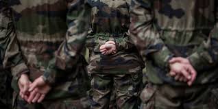 Une nouvelle tribune des militaires ? Wmgx9b7dfi0wzm