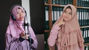 Punya paras cantik dan berhijab cewek ini mau maunya beginian. 7 Potret Cantik Alfina Nindiyani Penyanyi Sholawat Asal Jawa Timur Surabaya Liputan6 Com