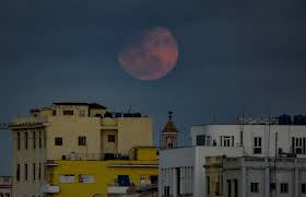 Mardi 27 avril 2021, n'oubliez pas de lever les yeux au ciel à la nuit tombée pour admirer la première super lune de 2021, aussi appelée super lune rose. Drppfh7rhpjbfm