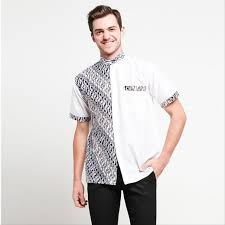 .kerja pria 2018, model baju batik modern untuk kerja pria, baju batik kerja modern cowok, baju batik pria kombinasi kain polos untuk kerja, baju batik danar hadi juga dikenal memiliki kualitas unggulan karena dibuat dari kain atau bahan terbaik dengan berbagai keunggulan yang dimiliki. Lebaran Ini Cek 7 Model Baju Koko Pria Kombinasi Yang Trendi Bukareview