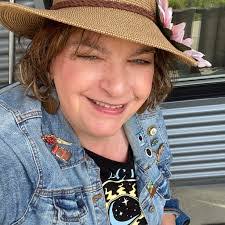 Beth Platz's Instagram, Twitter & Facebook