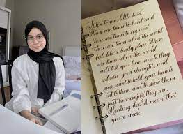 Berikut disajikan 20 pasukan khusus paling ditakuti di dunia. Wow Font Dalam Ms Word Ke Ni Jangan Ternganga Tengok 4 Jenis Tulisan Tangan Gadis Ini Macam Tak Nak Berhenti Menulis Viral Mstar