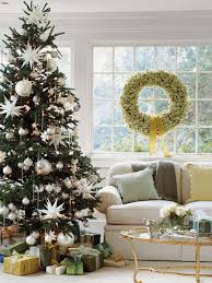 Pick the right ideas for you, your style, and your space, and you'll be proud of your festive decorating work all holiday season long. 20 Stunning Christmas Tree Decorating Ideas Holidappy