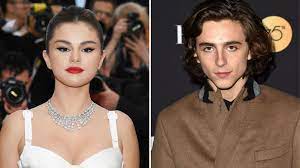 Selena gomez talks about justin bieber, her new perfume and living in the spotlight with andrew freund www.twitter.com/andrewfreund. Virales Kuss Video Ist Das Etwa Selena Gomez Neuer Freund Promiflash De