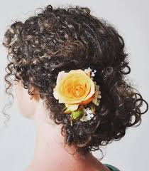 Curly short hair + flower crown. 40 Creative Updos For Curly Hair Curly Hair Updo Hairdos For Curly Hair Curly Hair Styles Naturally