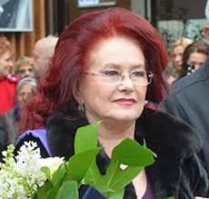 Conform celor de la știripesurse.ro, marea actriță a fost găsită moartă pe stradă. Indragita Actrita Stela Popescu A Murit La 82 De Ani Citeste Aici Biografia Sa Impresionanta Video Interviu