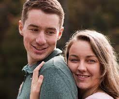 Melanie Rowley's Instagram, Twitter & Facebook