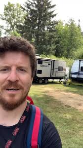 98.9 Jet FM was live.