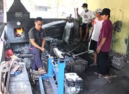 Penggunaan mesin perajang singkong untuk para produsen keripik sudah menjadi barang wajib dalam memenuhi permintaan keripik singkong. Ist Akprind Bantu Ttg Untuk Pande Besi Bantul Ist Akprind