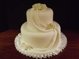 Swag Cake With Ribbon Roses A Practice Cake My First Attempt At Swags And Ribbon Roses Fake Wedding Cakes Cake Cake Roll