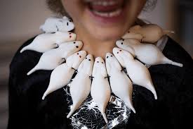 Wenn ihr noch ein last minute halloween kinderkostüm benötigt, seid ihr mit diesem vampirkostüm für kinder genau richtig! 3 Schaurig Schone Diy Ideen Fur Das Halloween Kostum