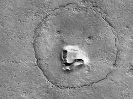 Nasa-Raumsonde fotografiert Bärengesicht auf dem Mars – DER SPIEGEL