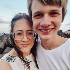 Amber Unsworth's Instagram, Twitter & Facebook