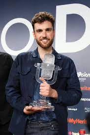 The netherlands' eurovision entry duncan laurence comes out as bisexual during press conference. Liebes Hammer Esc Sieger Duncan Ist Mit Freund Verlobt Promiflash De