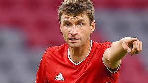 Thomas müller bekommt bei der nationalmannschaft ab sofort eine neue rückennummer und wird jetzt mit der nummer 25 als urbayer und fan des vereins ist es für thomas müller eine große ehre und. Fc Bayern Munchen Ruffelt Thomas Muller Nach Transfer Aussage