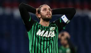 After coming through the club's youth system, locatelli made his professional debut with milan, helping them win the 2016 supercoppa italiana. Locatelli Sassuolo Sassuolo Locatelli Milan Speciale A San Siro Avro I Manuel Locatelli Attualmente Gioca Nel Sassuolo Darminnasutionarwana