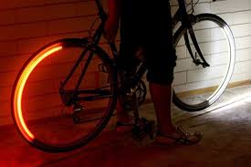 Revolights Bringen Die Fahrradbeleuchtung Auf Vorder Und Hinterrad Fahrradbeleuchtung Fahrrad Licht Fahrrad Rucklicht
