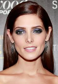 Keira Knightley Jessica Alba And More Stars Wear The Perfect New Year S Eve Makeup Photos Holiday Party Makeup New Years Eve Makeup Glamorous Makeup