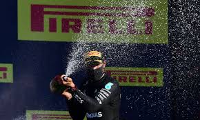 A crazy start and a photo finish! Formula 1 Lewis Hamilton Leva Grande Premio Da Toscana